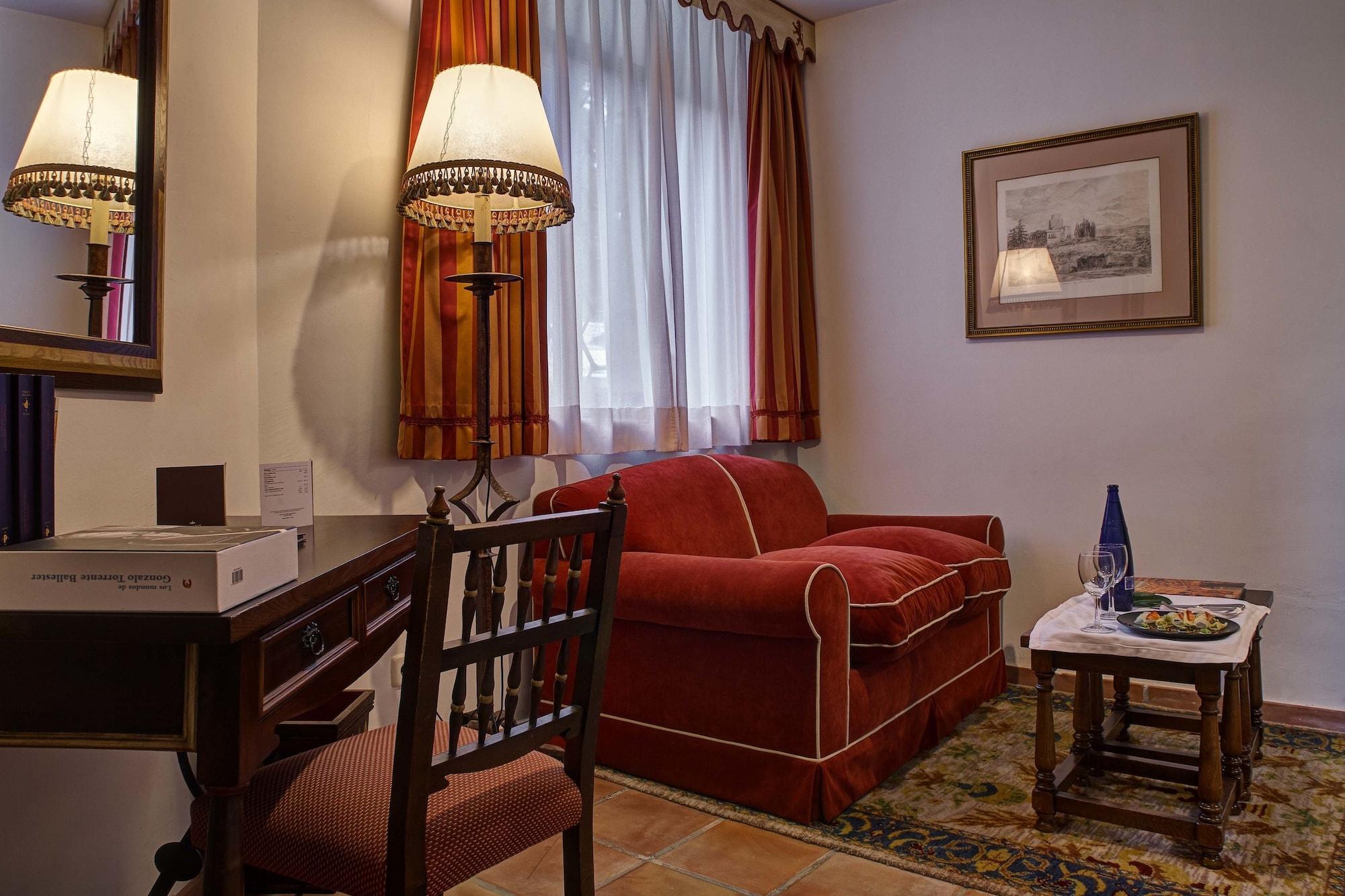 Parador De Ciudad Rodrigo Luaran gambar