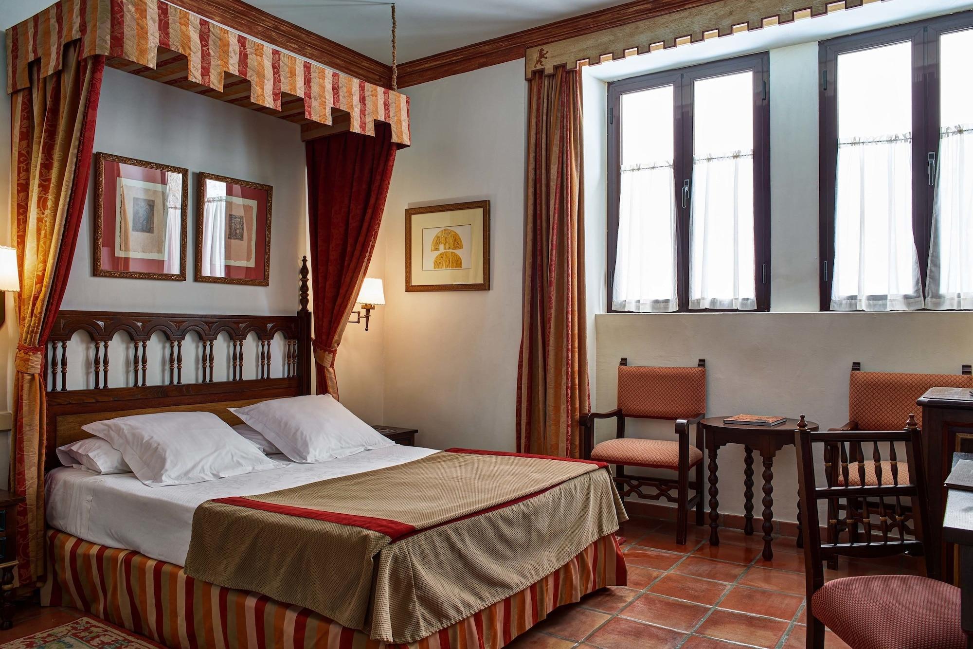 Parador De Ciudad Rodrigo Luaran gambar
