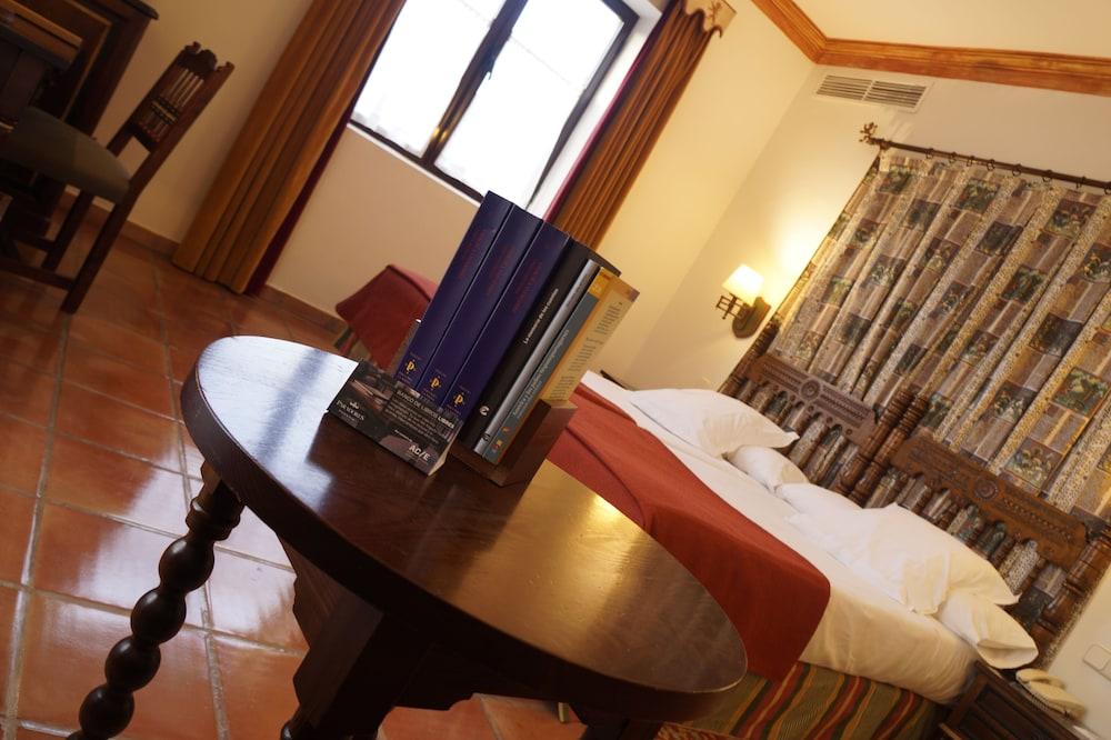 Parador De Ciudad Rodrigo Luaran gambar