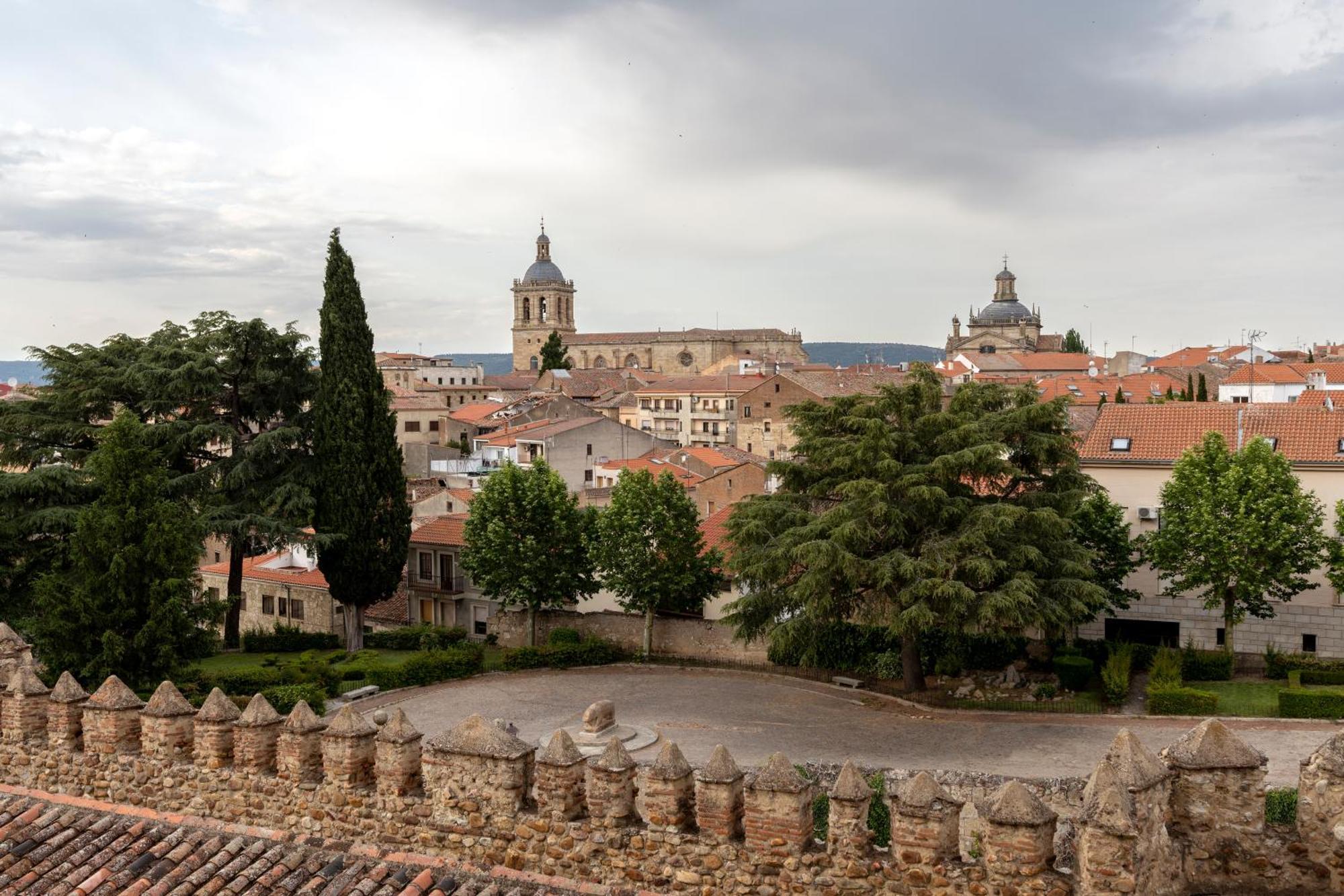 Parador De Ciudad Rodrigo Luaran gambar
