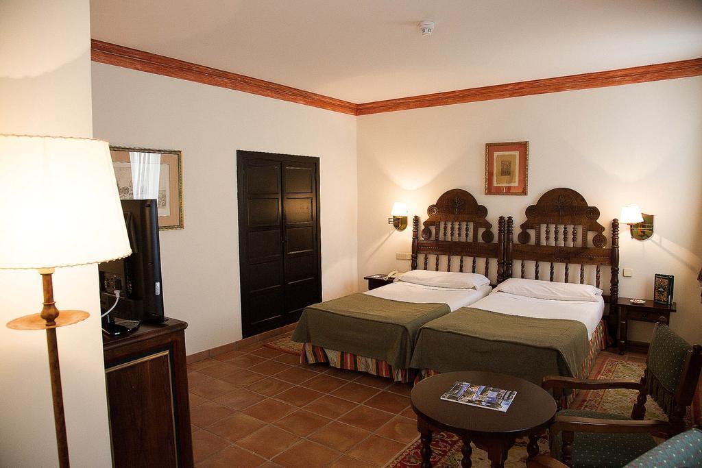 Parador De Ciudad Rodrigo Luaran gambar
