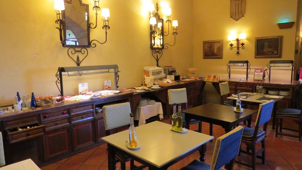 Parador De Ciudad Rodrigo Luaran gambar