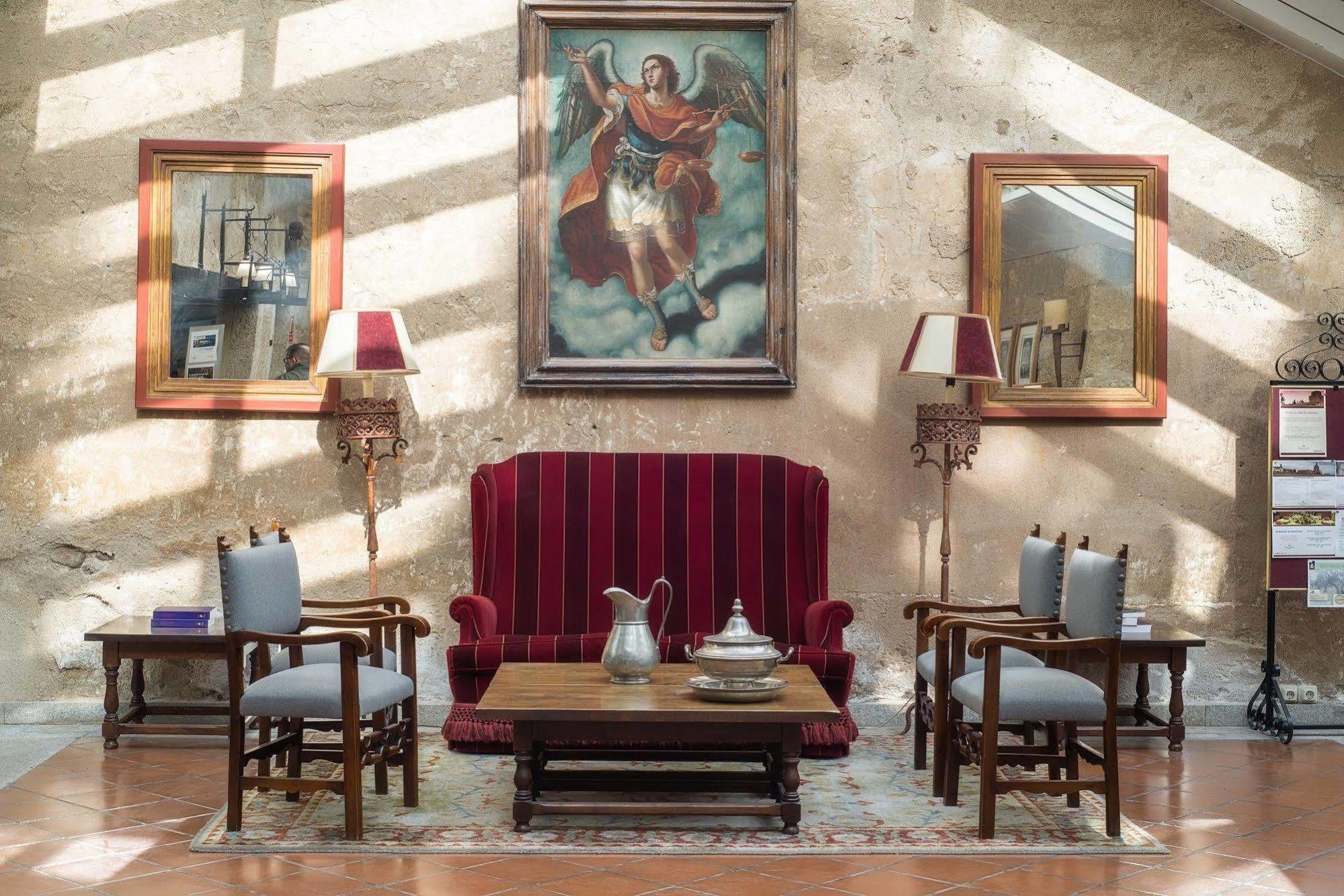 Parador De Ciudad Rodrigo Luaran gambar