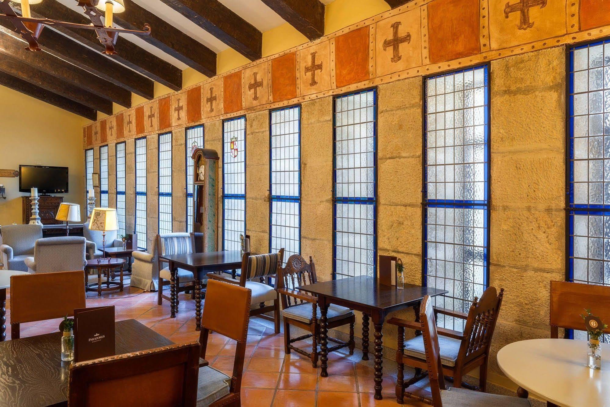 Parador De Ciudad Rodrigo Luaran gambar