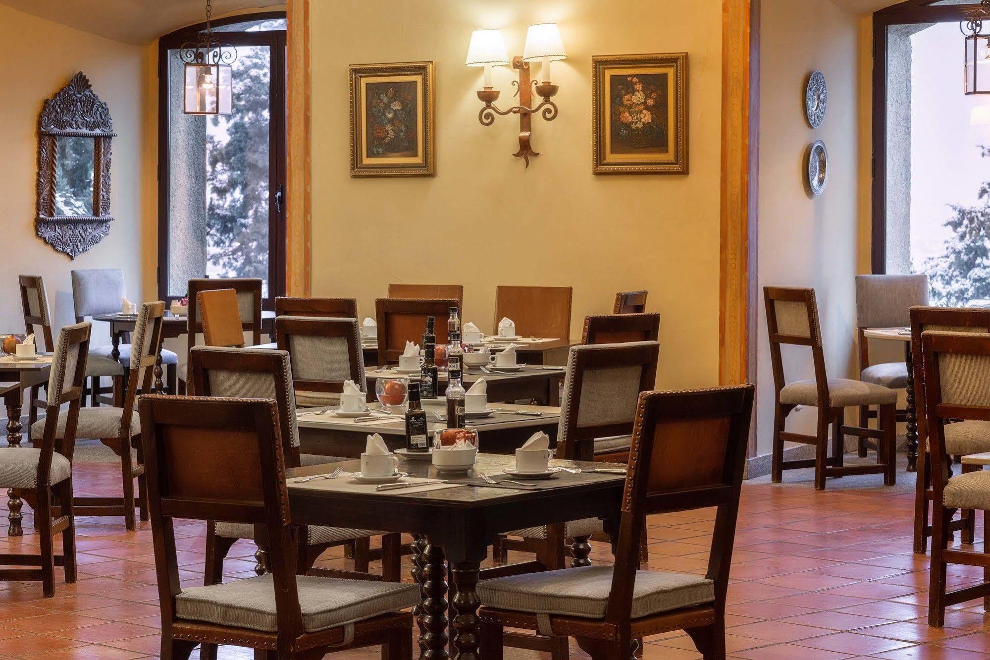 Parador De Ciudad Rodrigo Luaran gambar