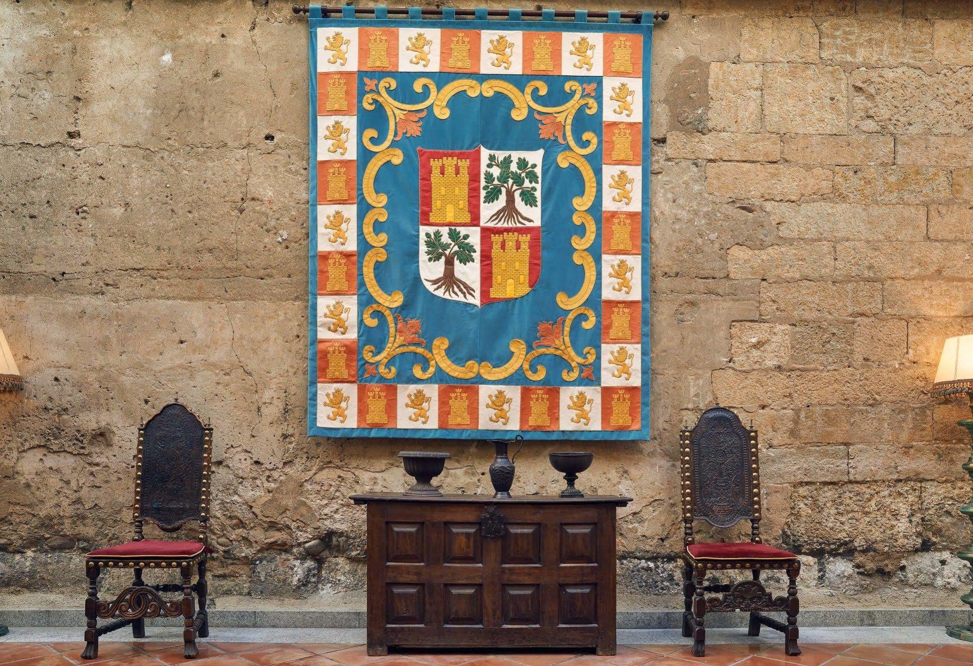 Parador De Ciudad Rodrigo Luaran gambar