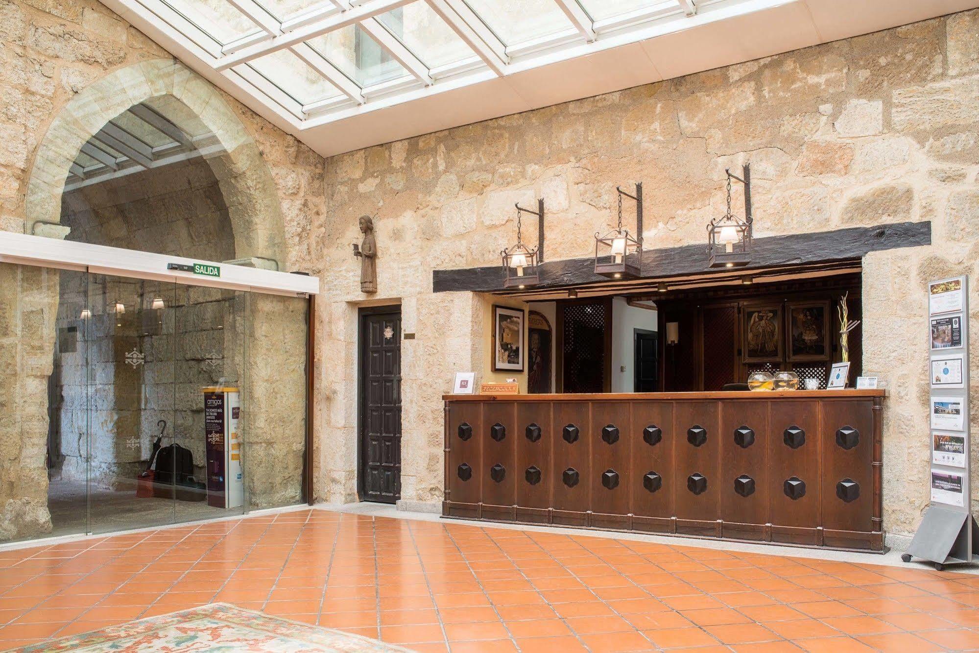Parador De Ciudad Rodrigo Luaran gambar