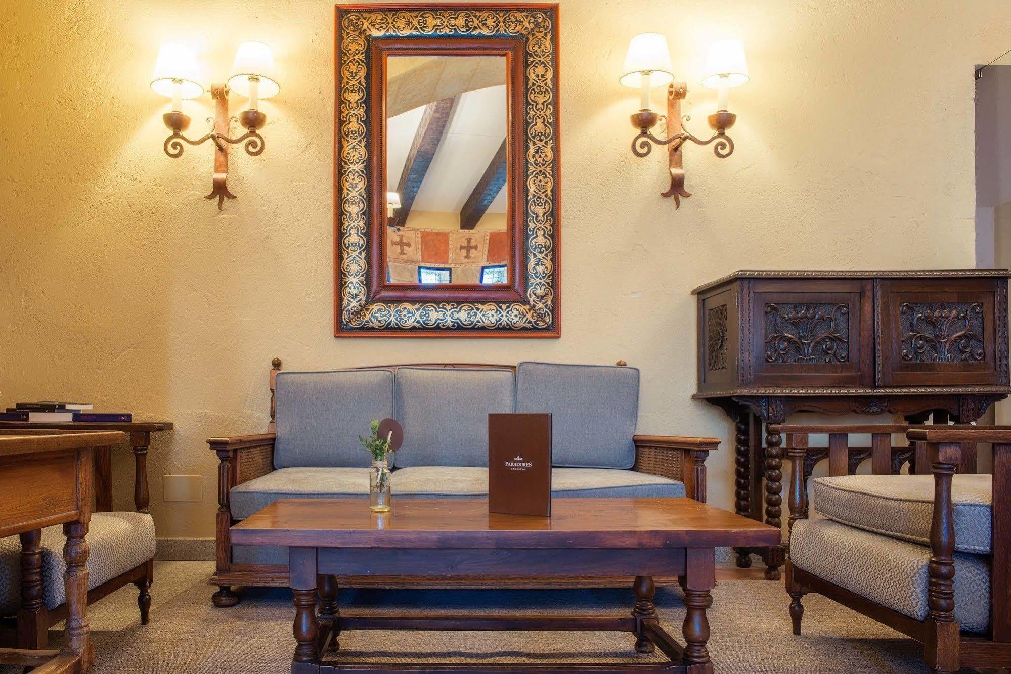 Parador De Ciudad Rodrigo Luaran gambar