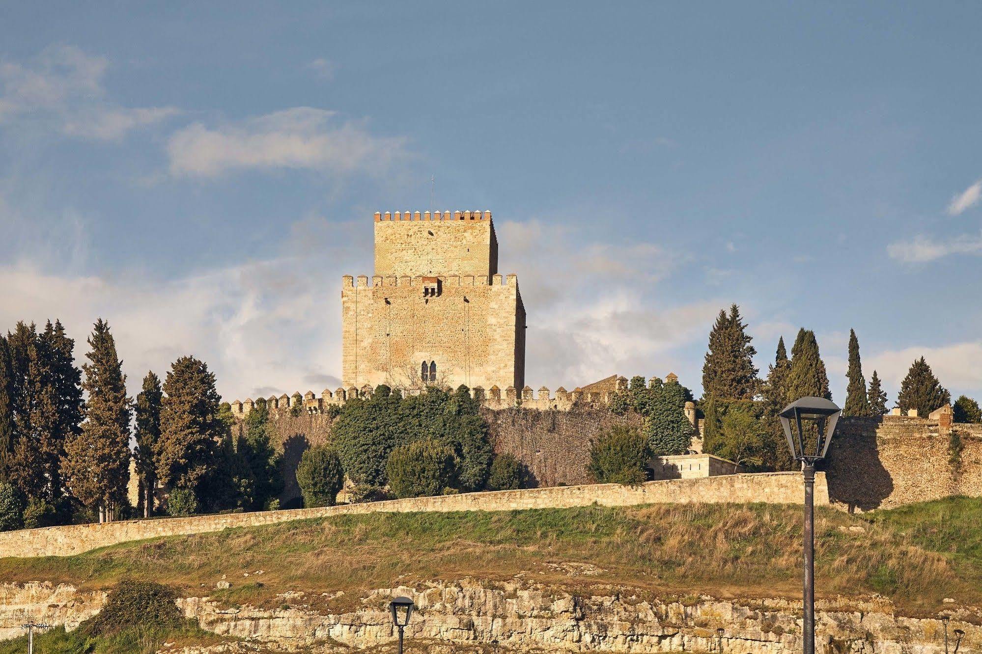 Parador De Ciudad Rodrigo Luaran gambar