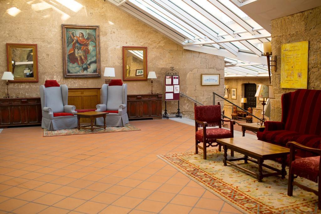 Parador De Ciudad Rodrigo Luaran gambar