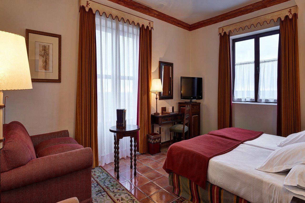 Parador De Ciudad Rodrigo Luaran gambar